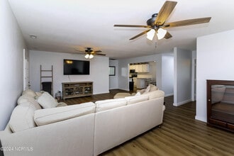 2912 Mandy Ln in Morehead City, NC - Building Photo - Building Photo