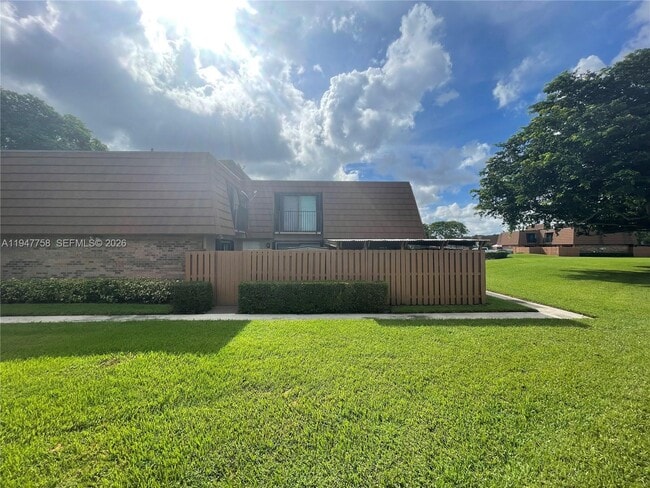 2588 Garden Ct in Hollywood, FL - Building Photo - Building Photo