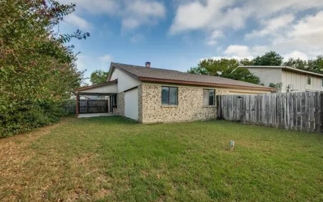 803 Meadowlark Dr in Lewisville, TX - Foto de edificio - Building Photo