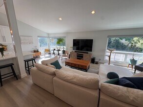 2700 Bayside Dr in Newport Beach, CA - Building Photo - Building Photo