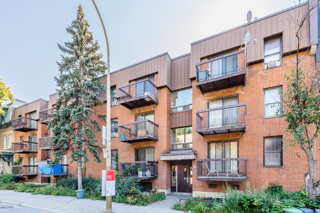 2390 Saint-Antoine Rue O in Montréal, QC - Building Photo - Primary Photo