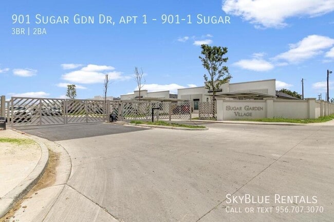 901 Sugar Gdn Dr in Pharr, TX - Building Photo - Building Photo