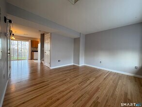 267 Bridge St in Groton, CT - Building Photo - Building Photo