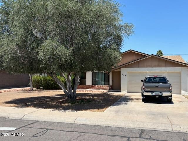 property at 944 E Concorda Dr
