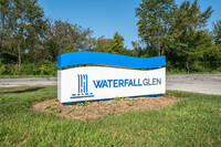 Waterfall Glen in Willowbrook, IL - Foto de edificio - Building Photo