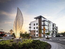 10X Tarpon Springs in Tarpon Springs, FL - Building Photo