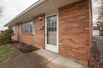 1520 Lynnfield Dr in Dayton, OH - Building Photo - Building Photo