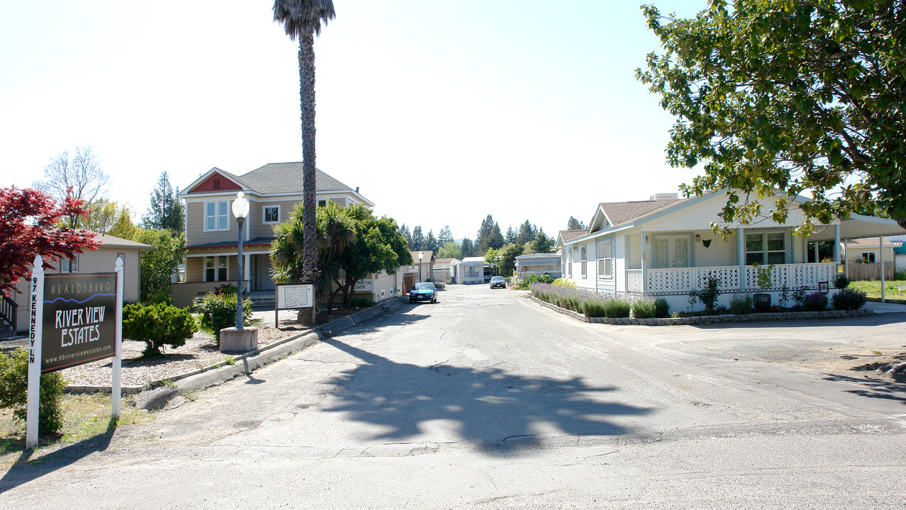 97 Kennedy Ln in Healdsburg, CA - Building Photo