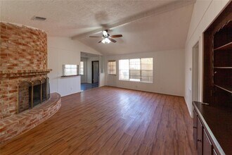 8826 Roos Rd in Houston, TX - Building Photo - Building Photo
