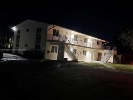 6591 SW 46th St in Davie, FL - Building Photo