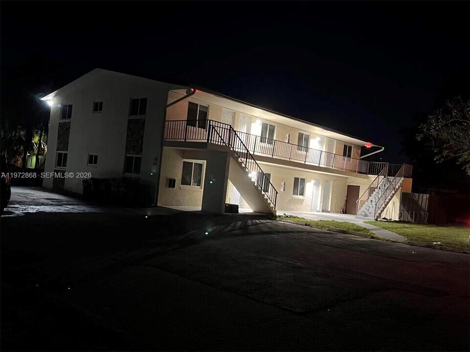 6591 SW 46th St in Davie, FL - Building Photo