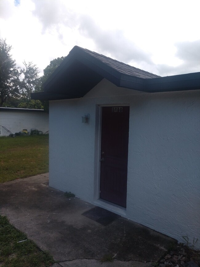1808 Hacienda Way in Holiday, FL - Foto de edificio - Building Photo