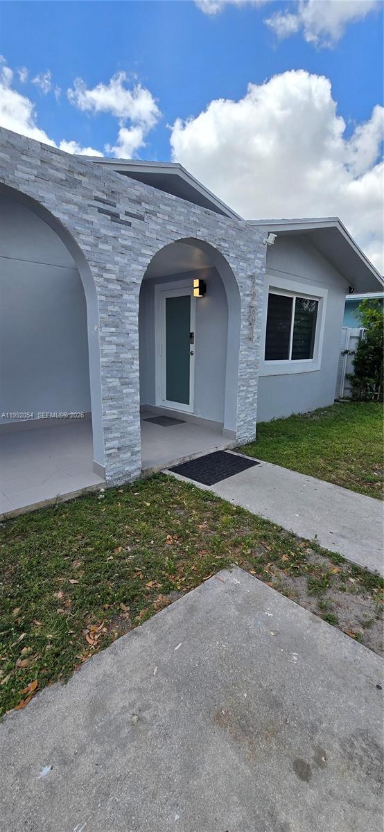 1284 W 38th Pl in Hialeah, FL - Building Photo - Building Photo