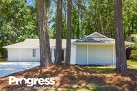 796 Greenwood Trail SE