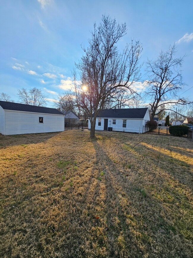 118 S Kenmore Dr in Evansville, IN - Foto de edificio - Building Photo