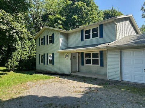 109-111-111 Stonecliff Dr in Rochester, NY - Building Photo - Building Photo