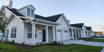 Traditions at Brookside in McCordsville, IN - Foto de edificio - Building Photo