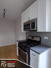 2329 N Rockwell St, Unit 2319-A1 in Chicago, IL - Building Photo - Building Photo