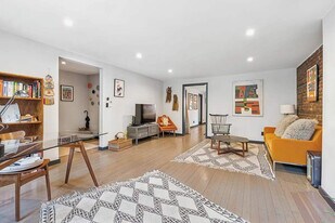 7 E 129th St in New York, NY - Building Photo