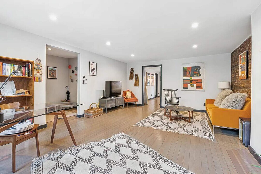 7 E 129th St in New York, NY - Building Photo