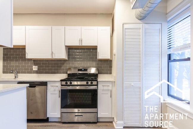 1253 W Henderson St, Unit 1 in Chicago, IL - Foto de edificio - Building Photo