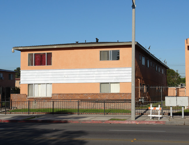 822 S Raitt St in Santa Ana, CA - Foto de edificio - Building Photo