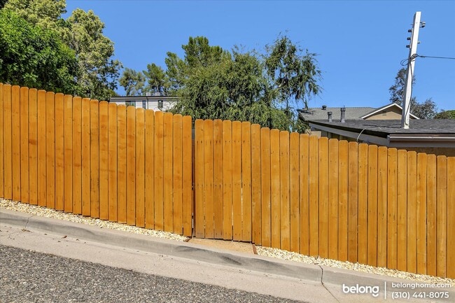 22256 Avenue San Luis in Los Angeles, CA - Building Photo - Building Photo