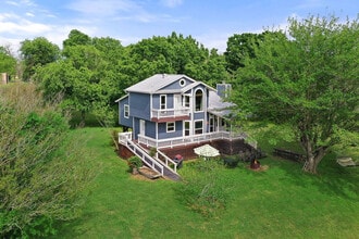 123 Nicole Ln in Smithville, TX - Foto de edificio - Building Photo