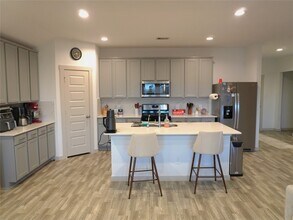 6823 Dell Vista Drive in Rosenberg, TX - Building Photo - Building Photo