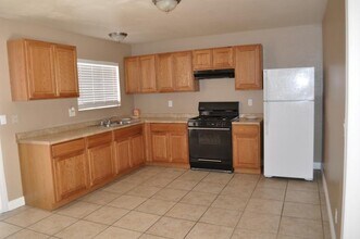 401 Calaveras Ct in Las Vegas, NV - Building Photo - Building Photo