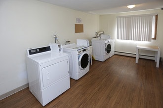 Wheelock Parkway Apartments in St. Paul, MN - Building Photo - Interior Photo