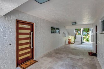 1000 E Camino Real in Boca Raton, FL - Building Photo - Building Photo