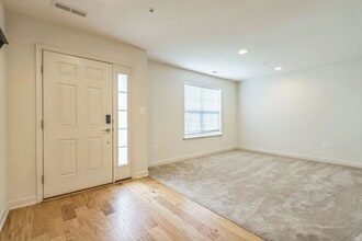 9904 Wood Edge Wy in Lanham, MD - Building Photo - Building Photo
