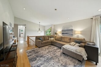 31 Crescent Dr in Jefferson, NJ - Building Photo - Building Photo