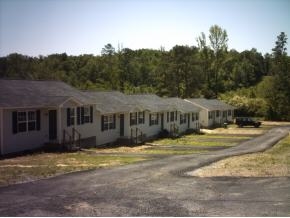 Earnest Complex in Vinemont, AL - Building Photo