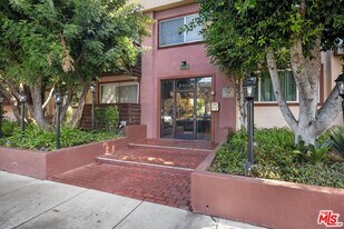 5400 Newcastle Ave in Los Angeles, CA - Building Photo
