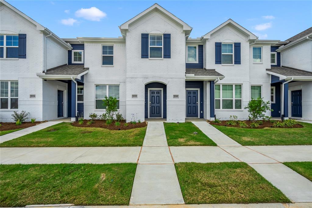 2222 Memory Oaks Dr in Tomball, TX - Foto de edificio