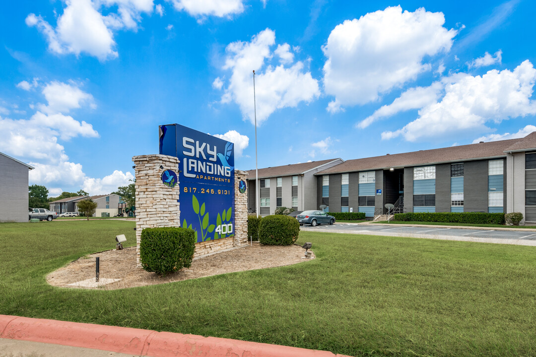 Sky Landing in White Settlement, TX - Building Photo