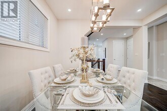 385 Dahlia Trail in Oakville, ON - Building Photo - Building Photo