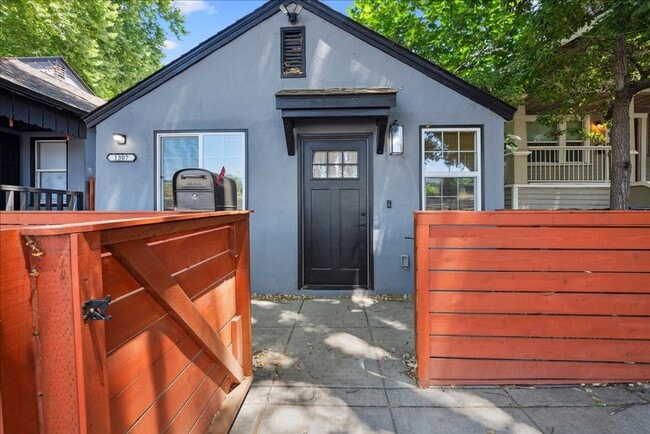 1307 W St in Sacramento, CA - Building Photo - Building Photo