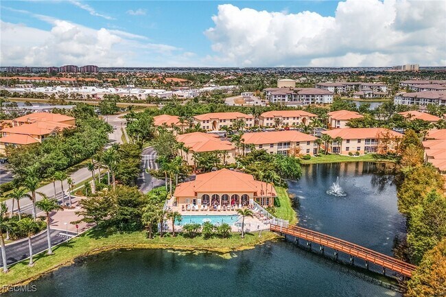 15571 Bellamar Dr in Ft. Myers, FL - Building Photo - Building Photo