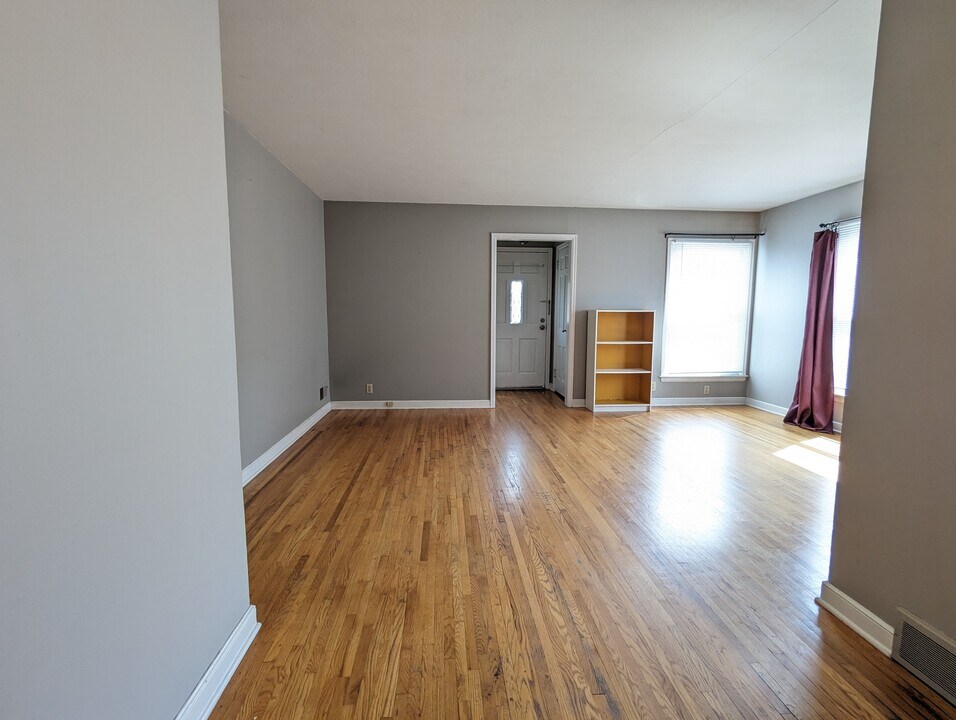 1305 Oxford St in Hopkins, MN - Building Photo