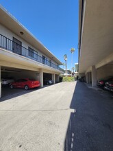 6551 De Soto Ave in Canoga Park, CA - Building Photo - Building Photo