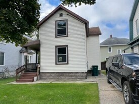 1306 Jerome St, Unit house in Lansing, MI - Building Photo