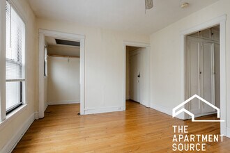 512 W Cornelia Ave in Chicago, IL - Building Photo - Building Photo