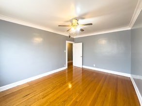 8305 S Ashland Ave in Chicago, IL - Foto de edificio - Building Photo