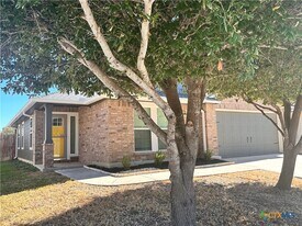 417 Capistrano Dr in San Marcos, TX - Building Photo