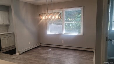 8082-82 Laurel Blvd in Ronkonkoma, NY - Building Photo - Building Photo