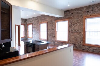 418 Shelden Ave, Unit #1 in Houghton, MI - Building Photo - Building Photo