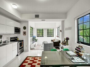 1901 S Le Jeune Rd in Coral Gables, FL - Building Photo - Building Photo